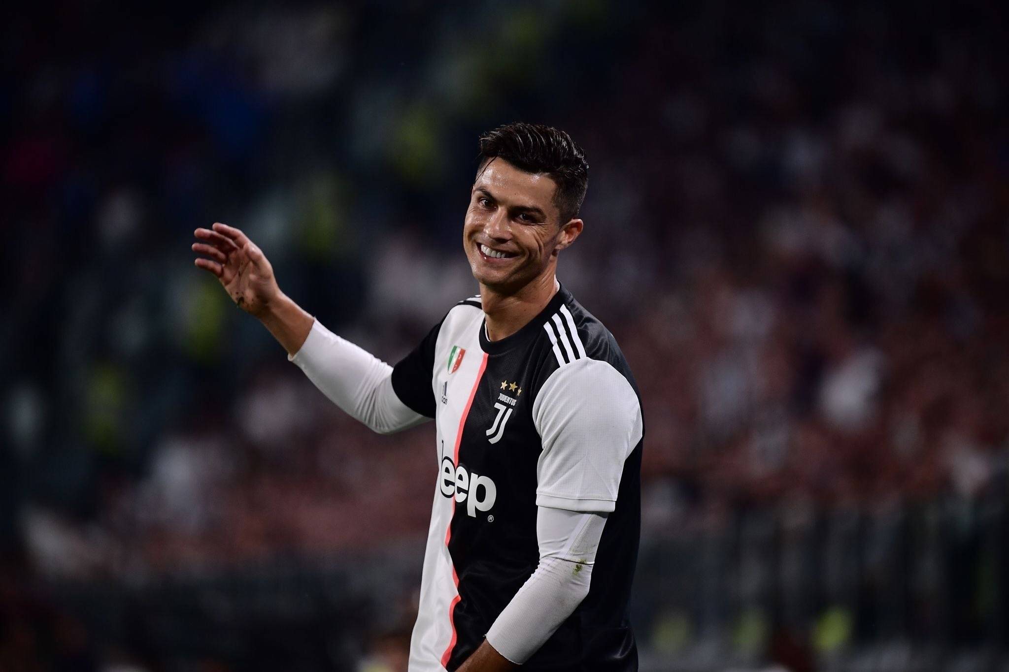 包含C罗回归赛场，挺进下一轮首场状态亮眼，尤文图斯观众沸腾！的词条