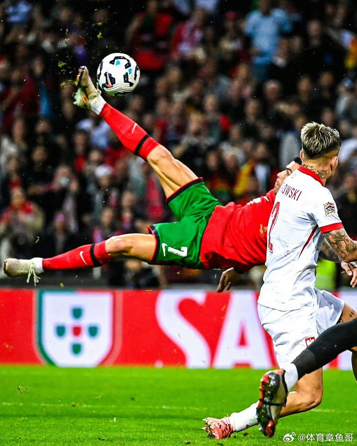 C罗在法国队比赛中绝杀，战术调整引发热议！(c罗vs法国)