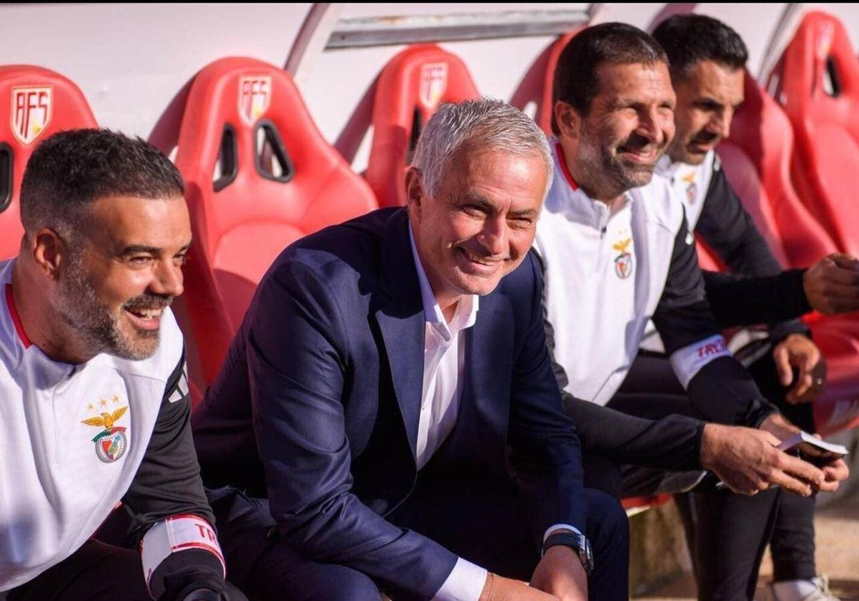 雷速体育入口葡超加时末段走向成谜；洛杉矶快船队长鼓劲；话题不断；更衣室氛围转暖的简单介绍