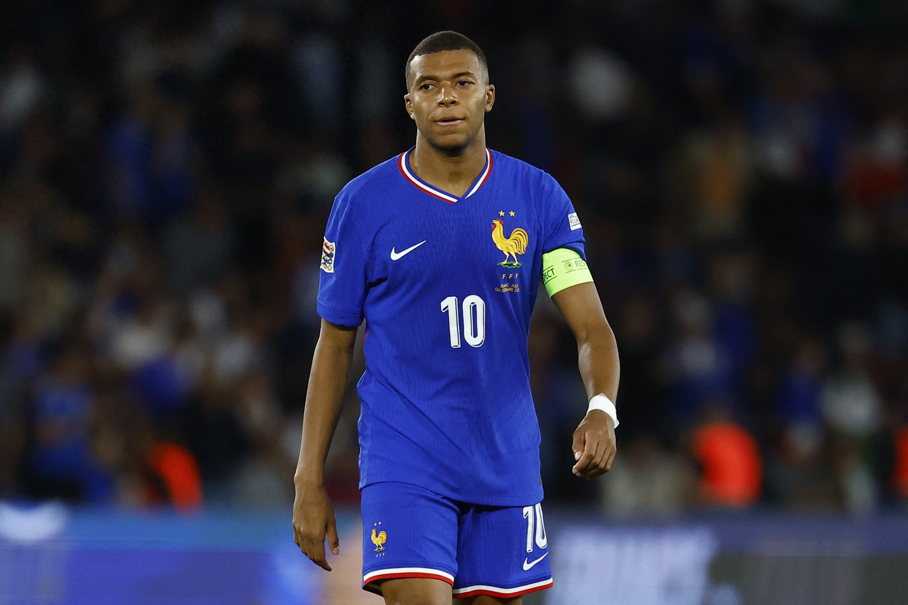 包含里尔迎法甲关键赛，国际比赛日刷新队史纪录，底气十足，控场能力受关注的词条