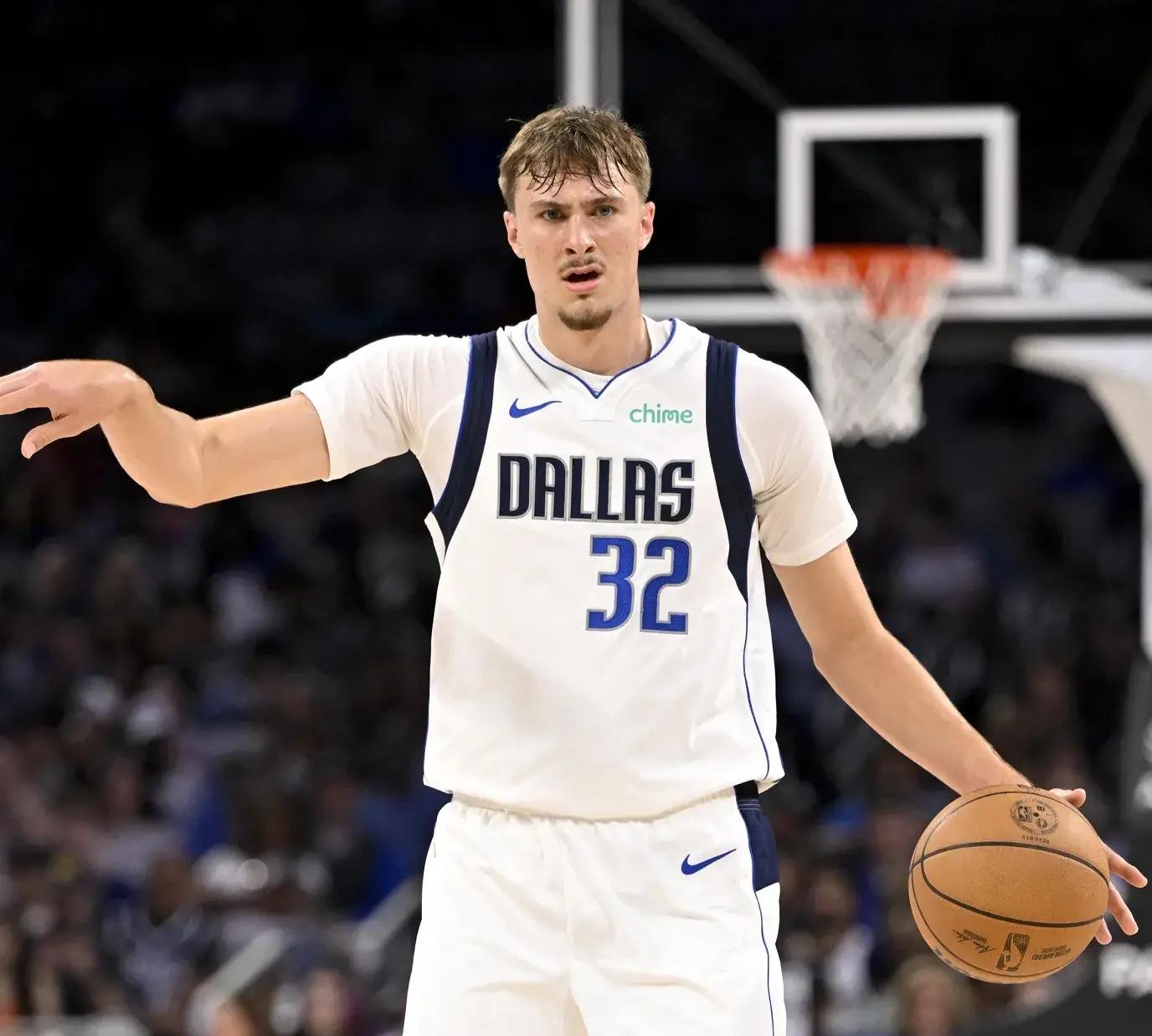 包含广州队绝杀压哨备战NBA季后赛赛后俄克拉荷马雷霆防线松动，现场解说直呼：清晨菲尼克斯太阳调整名单以备中超的词条